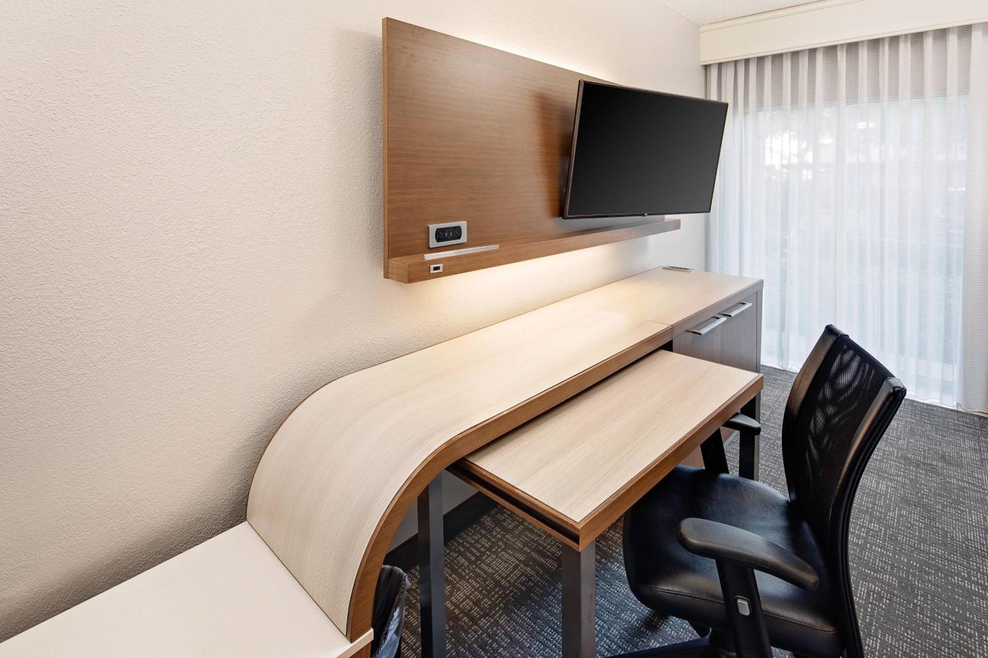 Courtyard By Marriott Fort Lauderdale North/Cypress Creek Экстерьер фото
