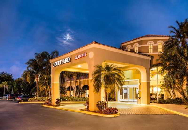 Courtyard By Marriott Fort Lauderdale North/Cypress Creek Экстерьер фото